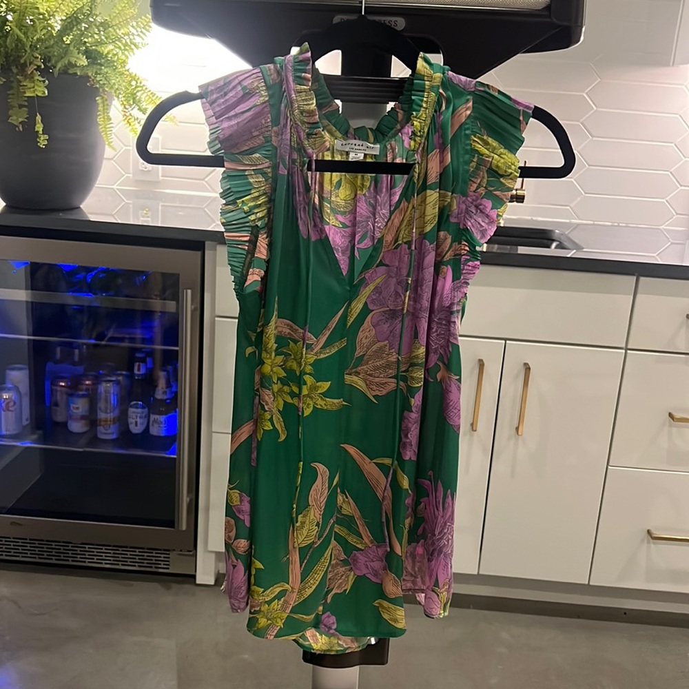 Fun for any season! Ruffled short sleeve floral blouse.